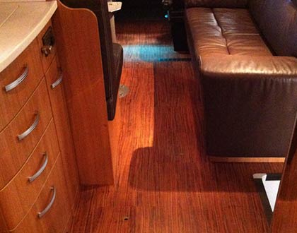 Edler Holzboden im Wohnmobil von Trißl Bodenbeläge