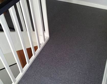 Neuer Teppichboden im Treppenflur von Trißl
